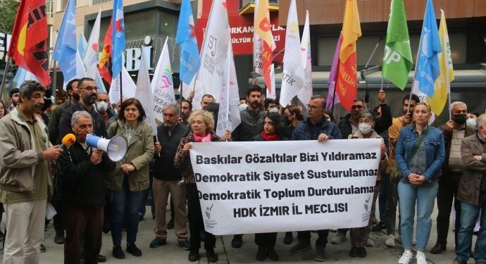İzmir’de Taksim’de yaşanan gözaltılar protesto edildi