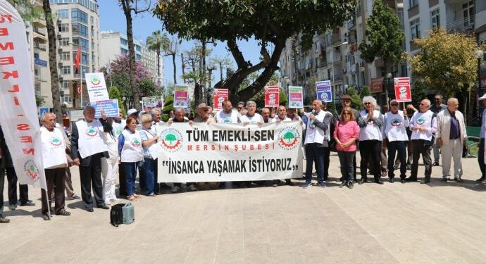 Emekliler bin 10 liralık ikramiyeye tepkili: Bayram harçlığı değil, ikramiyemizi verin