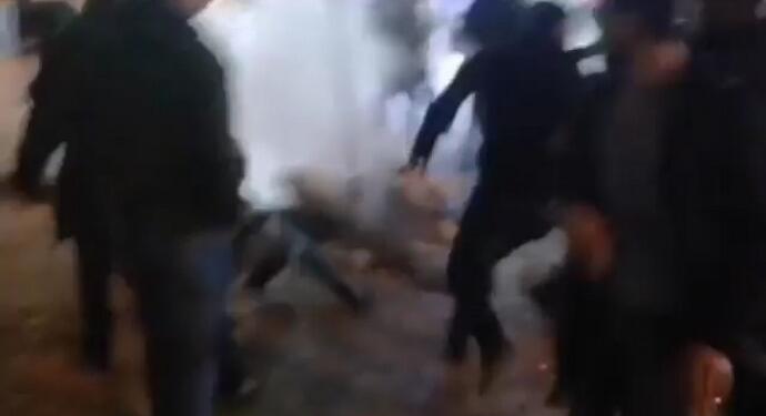 Zabıtalar yurttaşlara saldırdı