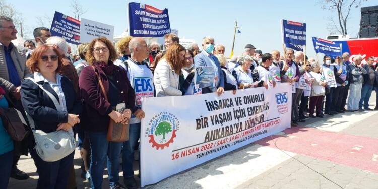 Emekliler Ankara’ya doğru yola çıktı: İnsanca yaşamak istiyoruz