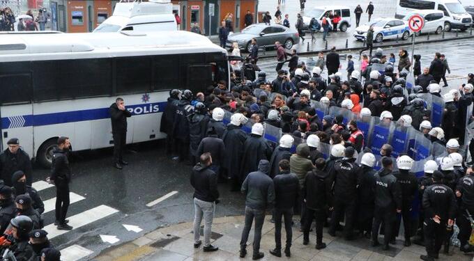 HDK ve HDP’nin açıklamak istediği 1 Mayıs açıklamasına polis saldırdı: 30 gözaltı