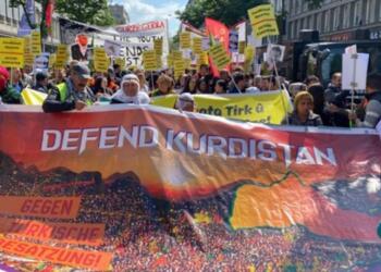 AKP ve KDP saldırıları Avrupa’da yürüyüşle protesto edildi
