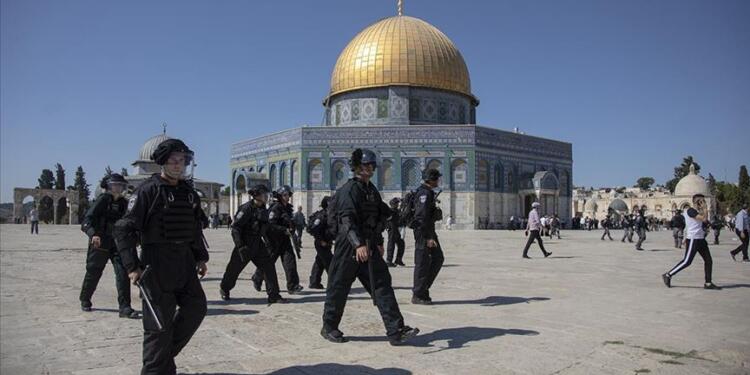 İsrail polisinden Mescid-i Aksa’ya baskın