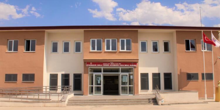 Diyarbakır Cezaevi’nde açlık grevi başlatıldı