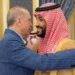 Demediğini bırakmamıştı: Gidip Suudi veliaht prens Selman’a sarıldı