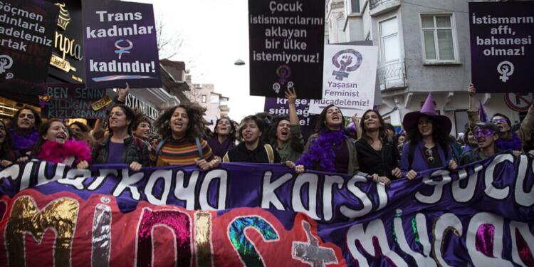 Feminist gece yürüyüşüne katılan öğrencilerin bursu kesildi