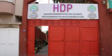 Cizre’de HDP binası ve ev baskınları: 5 kişi gözaltına alındı