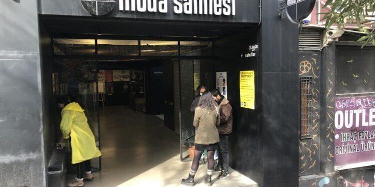 Moda sahnesinin elektriği ikinci kez kesildi
