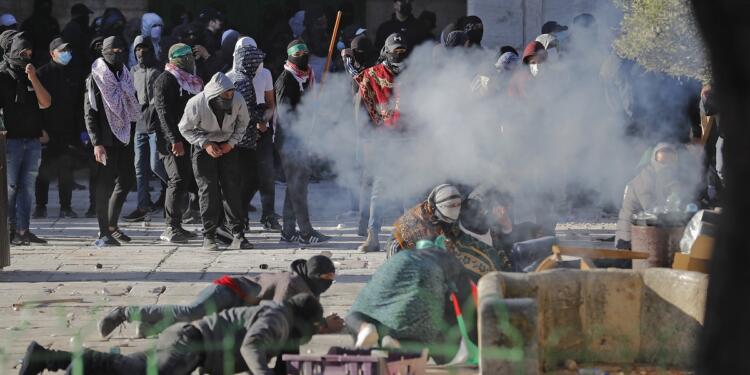 Mescid-i Aksa’ya İsrail polisinden baskın