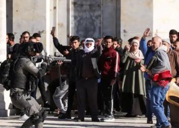 Mescid-i Aksa’ya yine polis baskını