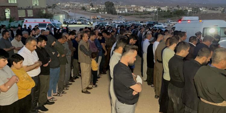 Yunanistan’da yaşamını yitiren 2 Kürt göçmen Koyê’de toprağa verildi