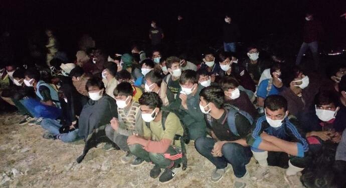 Van’da bir araçta 101 mülteci yakalandı