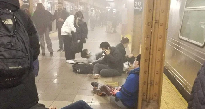 New York metrosuna saldırı: Saldırgan bulunamadı