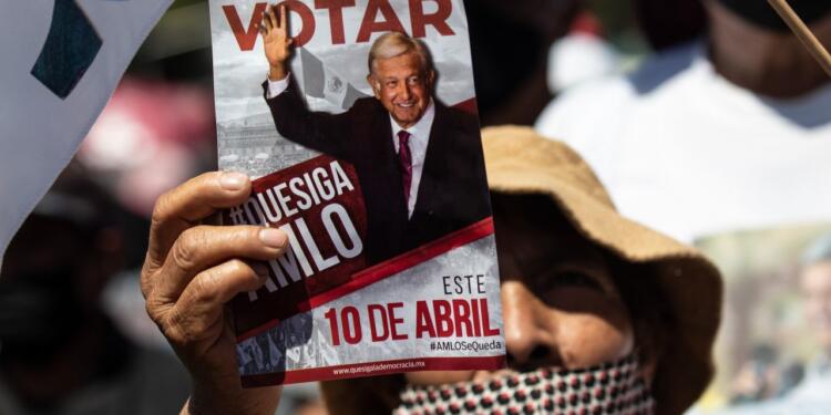 Meksika’da başkanın güven oylaması referandumla yapıldı