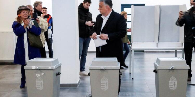 Macaristan’da seçimi ırkçılar kazandı