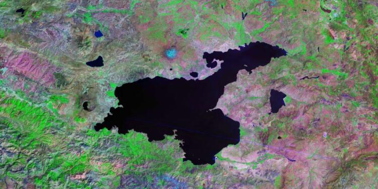 Van Gölü her geçen yıl küçülüyor