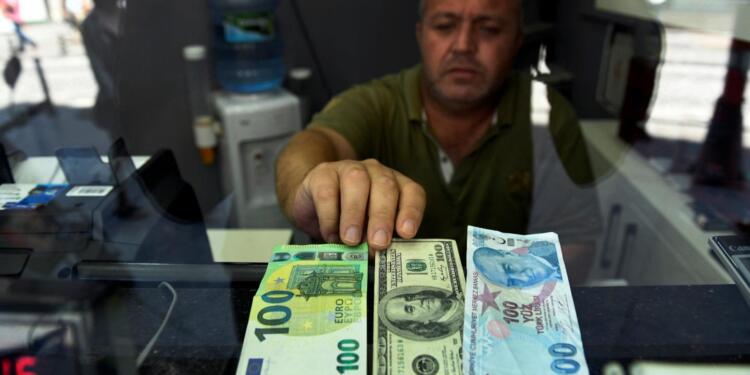 Dolar kuru 15 liralık bandı aştı