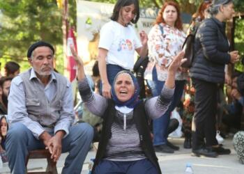 Doku ailesi Seyit Rıza Meydanı’nda nöbette