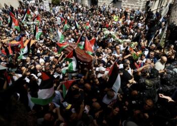 İsrail polisi Akile’nin cenazesine saldırdı