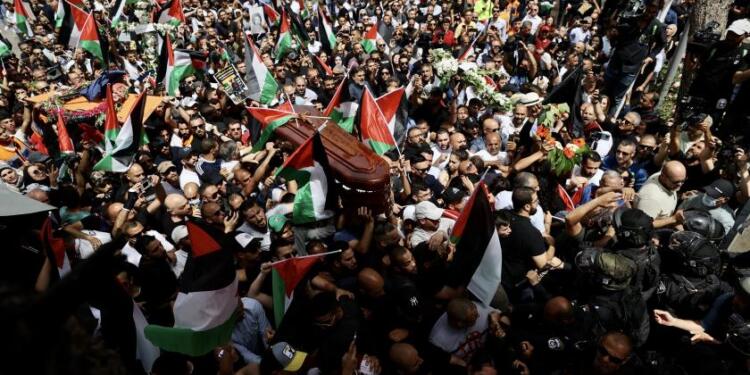 İsrail polisi Akile’nin cenazesine saldırdı