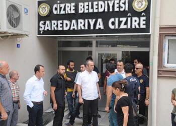 Cizre Belediyesi kayyumu belediye binasını satışa çıkardı