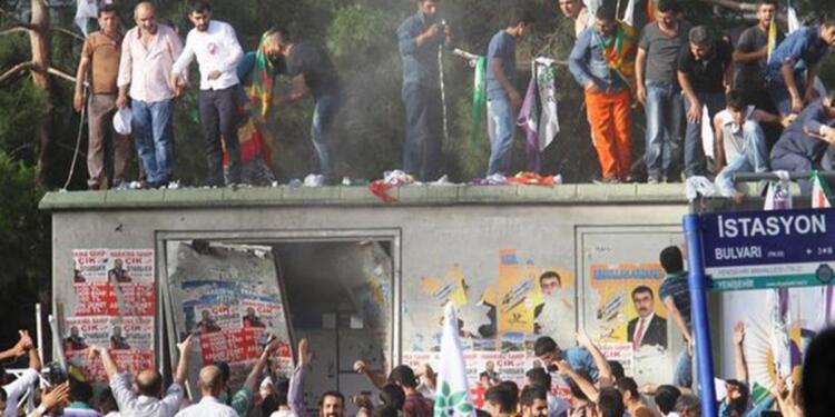 Diyarbakır mitingi saldırısı: Yargılanan polisler beraat etti