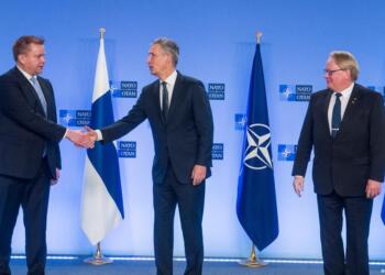 İsveç ve Finlandiya NATO’ya resmi olarak başvurdu