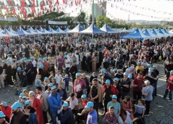 Ekonomik krizin yeni yüzü: Spor ayakkabı hediyeli kan bağışında izdiham