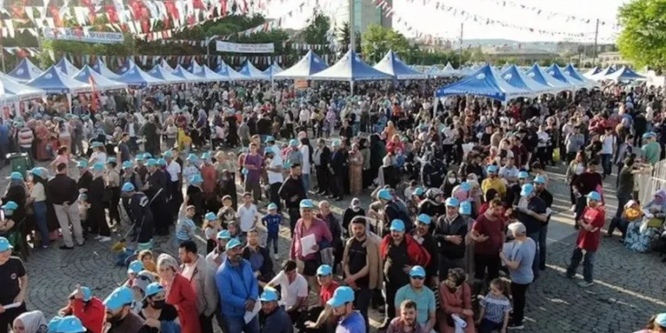 Ekonomik krizin yeni yüzü: Spor ayakkabı hediyeli kan bağışında izdiham