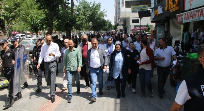 Kayyumun AVM ihalesi protesto edildi: Peşkeşe izin vermeyeceğiz