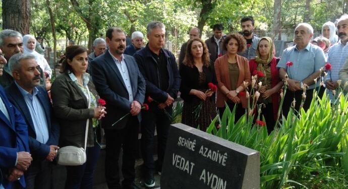 Vedat Aydın’ın mezarına ziyaret: Hayallerine ulaşıncaya kadar mücadele edeceğiz