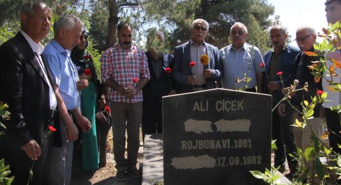 Ali Çiçek mezarı başında anıldı: Hayalleriyle devam edeceğiz