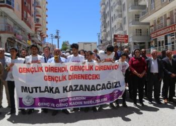 Gençlerden protesto: Gençlik Direniyor, Gençlik Direnecek