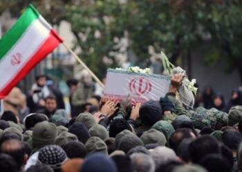 İran’da halk düşük maaşlar için sokağa çıktı