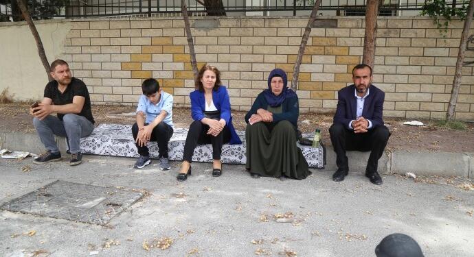 Şenyaşar ailesi bayramda da adliye önünde: Öleceksem burada ölürüm