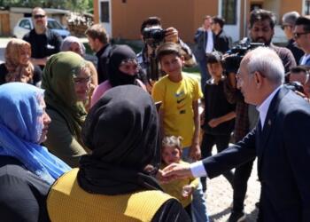 Kılıçdaroğlu Van’da: Elektriği kesilen bir aileye ziyaret