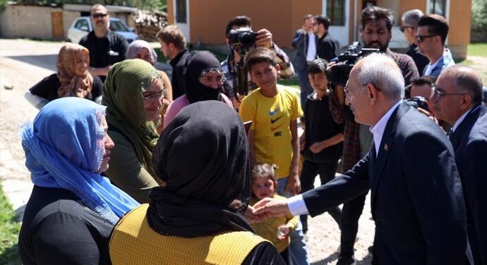 Kılıçdaroğlu Van’da: Elektriği kesilen bir aileye ziyaret