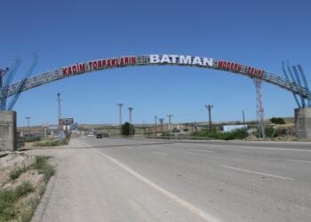 Batman kayyumu bir tabelaya 690 bin lira harcadı