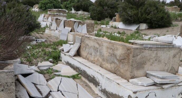 Lice Kaymakamlığı mezarlıklara girişi de yasakladı