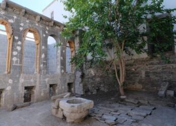 ‘Memurum’ diyen sahte belgeli defineciler Sur’u talan ediyor