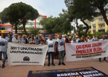 Katliamın 8’inci yılı: Somalı madenciler katliamda yaşamını yitiren arkadaşlarını andı