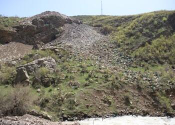 AKP’li belediye Habur Çayı’nı adeta çöplüğe çevirdi