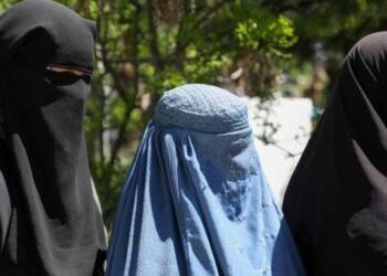 Taliban’dan kadınlara burka zorunluluğu