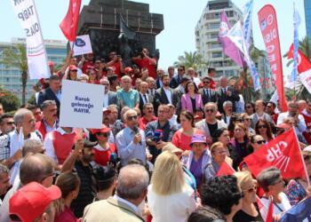 İzmir’de halk Çeşme Projesi’ne karşı tepkili