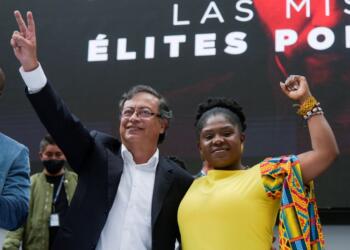 Kolombiya’da ilk solcu yönetime doğru: Tarihsel Pakt’ın adayı gerilla lideri birinci