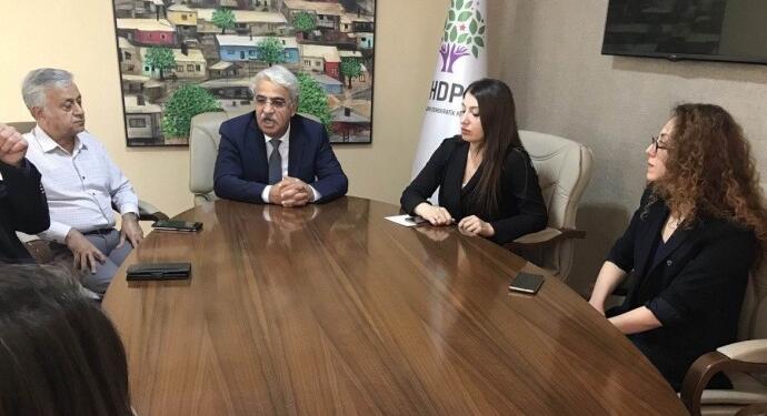 Mülkiyeliler Birliği’nden HDP’ye dayanışma ziyareti