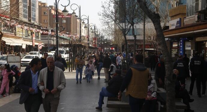 Farklı şehirler, ortak talep: Kürtçe resmi dil olsun