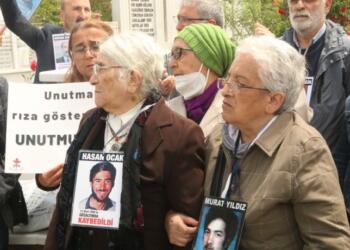 Gözaltında kaybedilen Karakoç ve Ocak mezarları başında anıldı