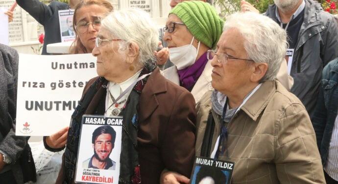 Gözaltında kaybedilen Karakoç ve Ocak mezarları başında anıldı