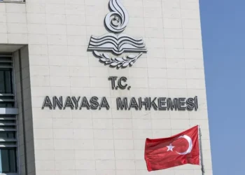 Yeşil alan için verilen arsaya belediye bina ve cami yaptı